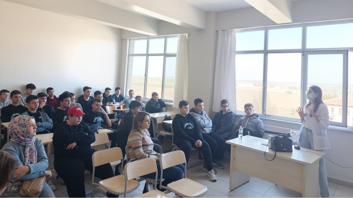 Öğrencilerimize Sağlıklı Yaşam, Dengeli Beslenme ve Fiziksel Aktivite Semineri Verildi